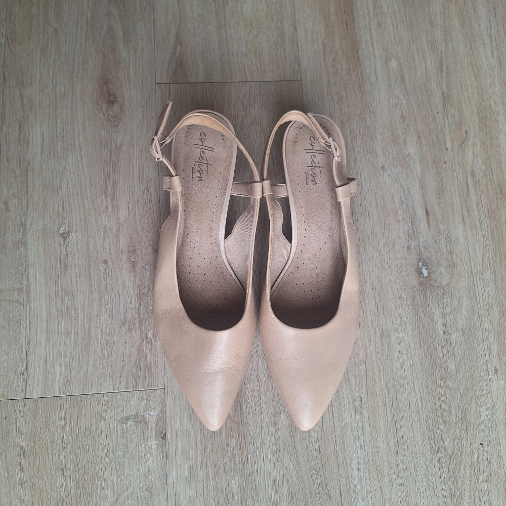 Size 10W Clarks Kepley Lane warm beige leather slingback kitten heels